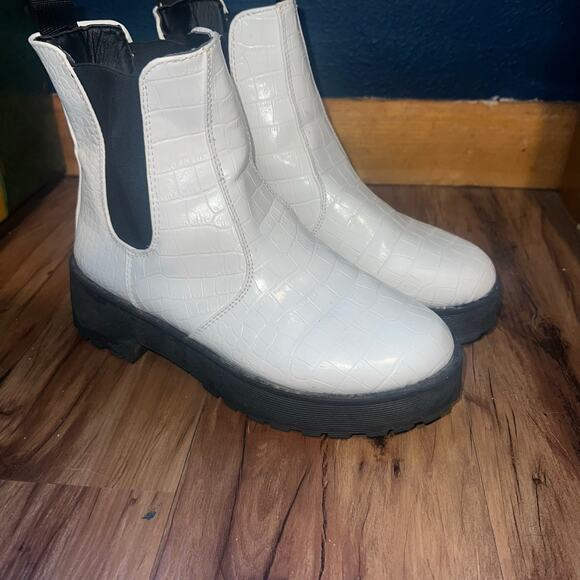 White Croc Embossed Chelsea Boots Chunky Platform Ankle Booties Size 7 - Picture 3 of 13